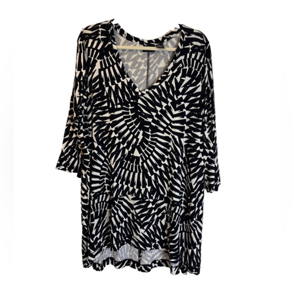 ⭐️ Rachel Zoe Black and White Geometric Top- size 2X